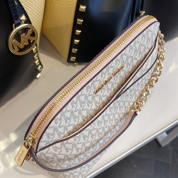 MICHAEL KORS Jet Set Medium Logo Dome Satchel Crossbody
Powder Blush
NWT - Picture 16 of 16